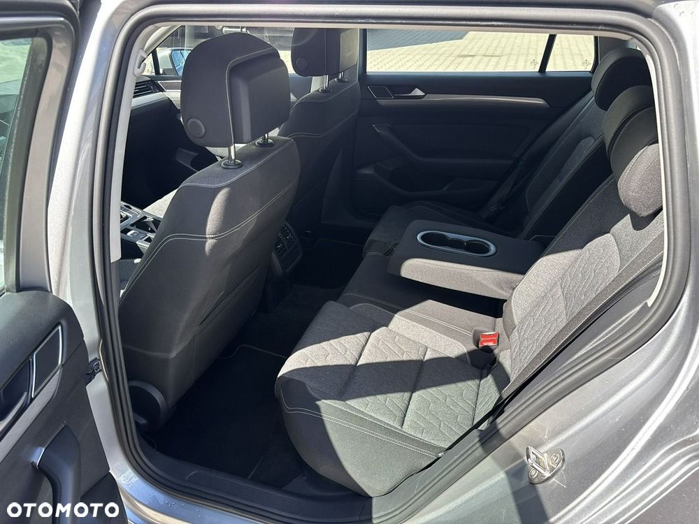 Volkswagen Passat - 12