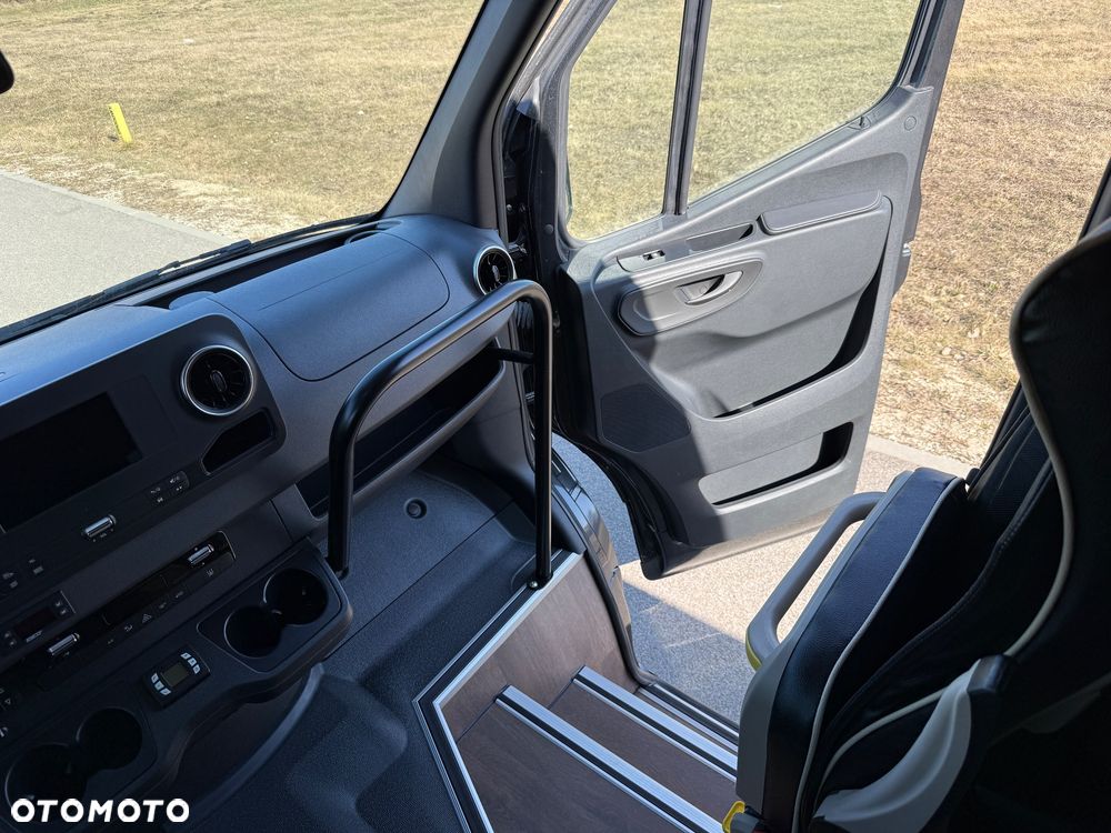 Mercedes-Benz Sprinter 519 - 22