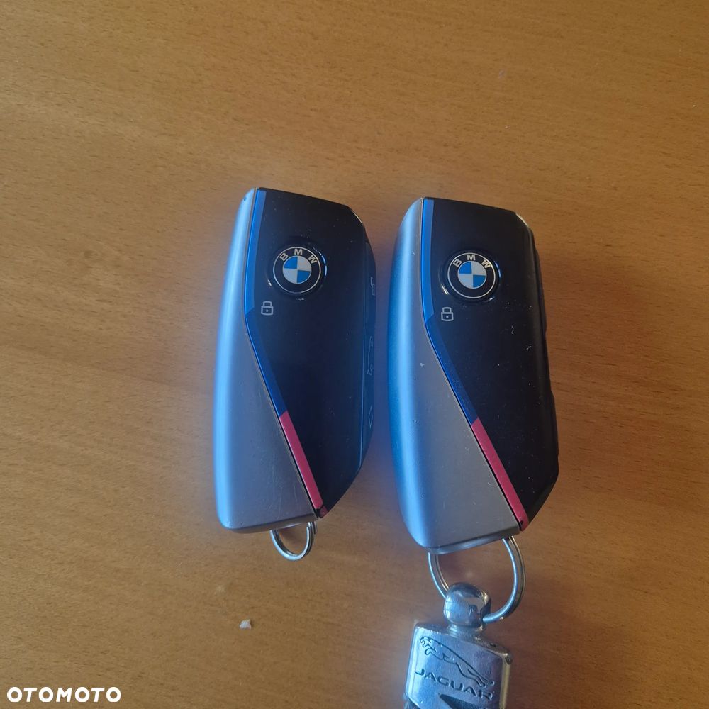 BMW iX1 xDrive30 M Sportpaket - 21