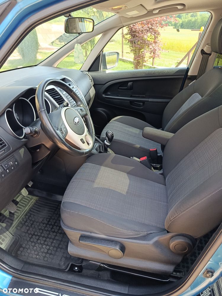 Kia Venga - 4