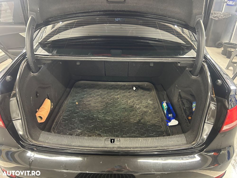 Audi A4 2.0 TDI S tronic quattro design - 8