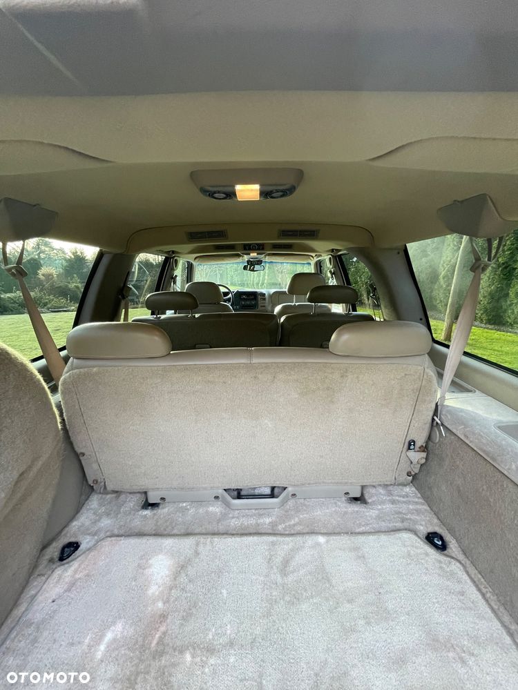 Chevrolet Suburban - 9