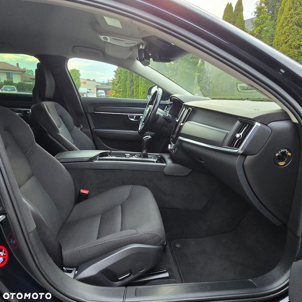 Volvo V90 D3 Momentum Pro - 23