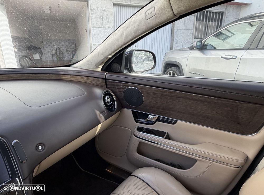 Jaguar XJ 3.0 D V6 LWB Portfolio - 11