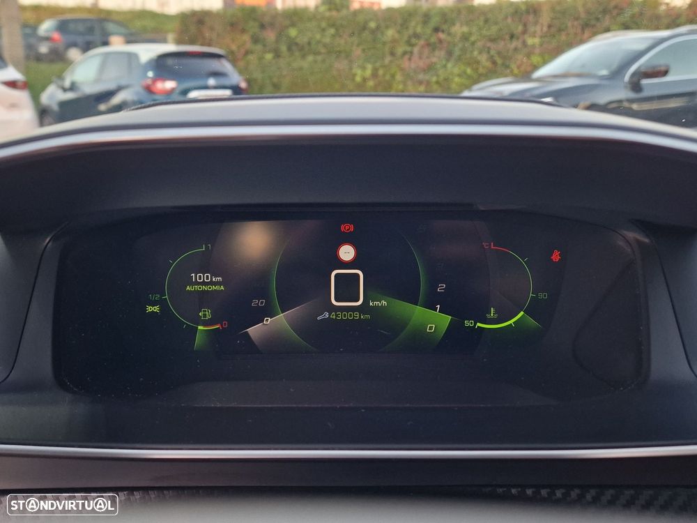 Peugeot 2008 1.2 PureTech Allure - 24