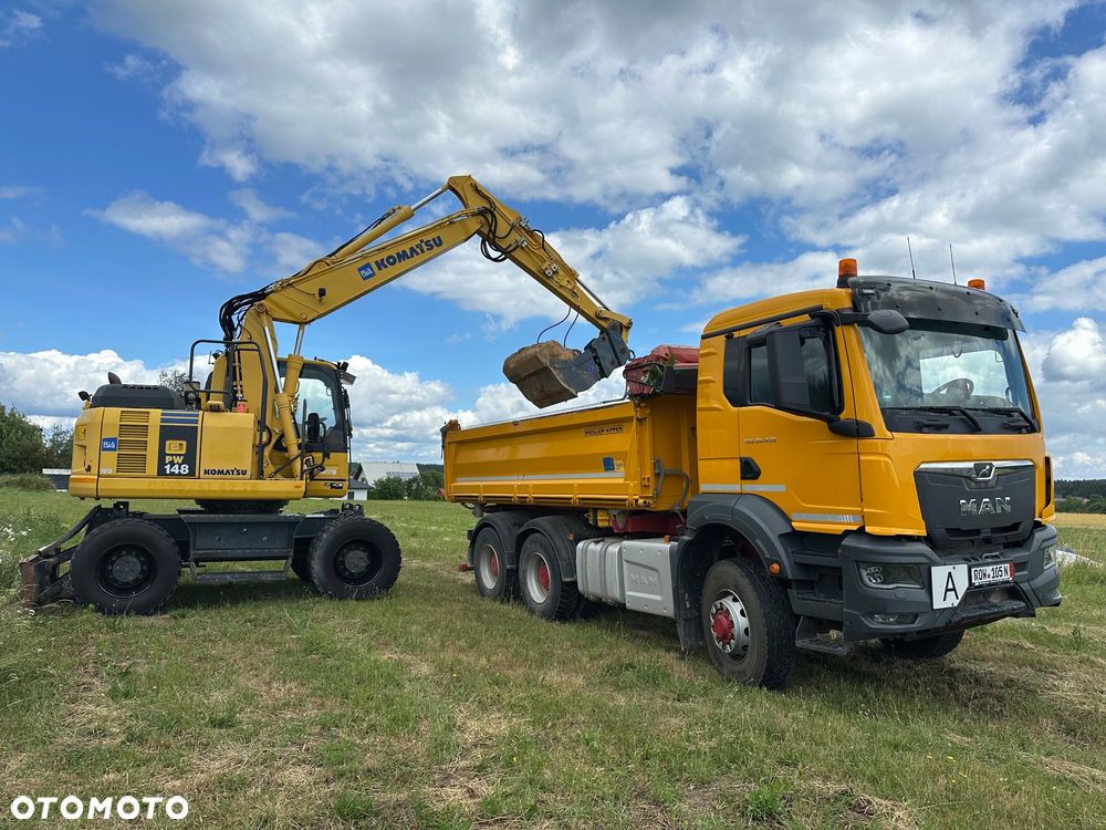 Komatsu /  PW 148-8 / - 2
