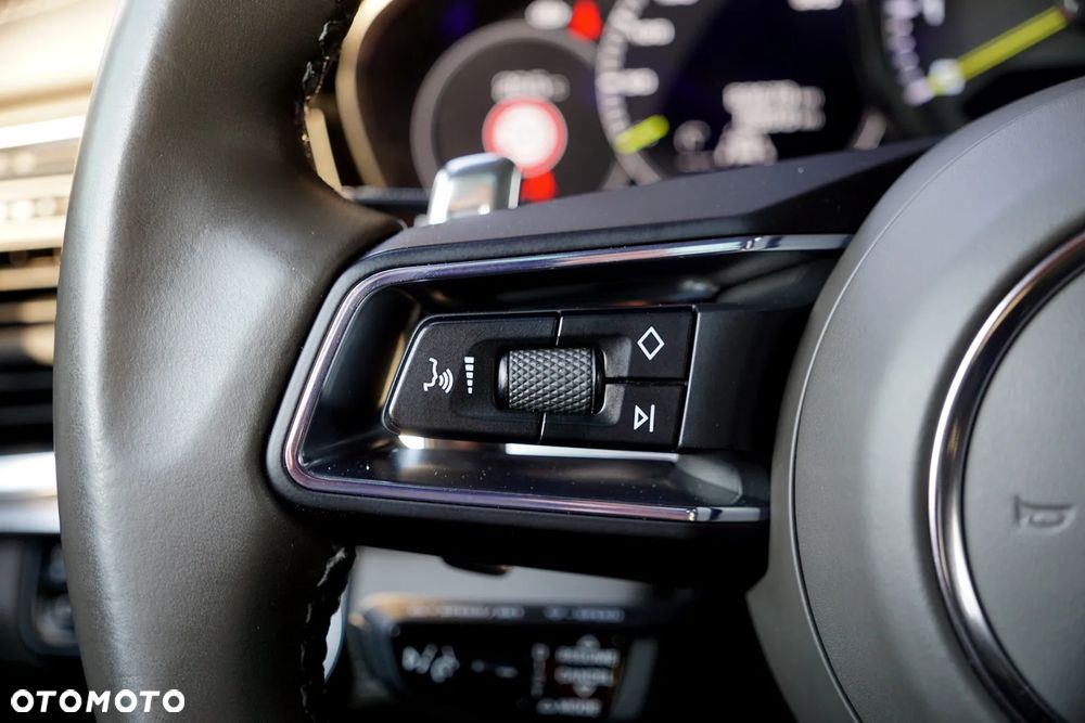 Porsche Panamera 4 E-Hybrid - 22