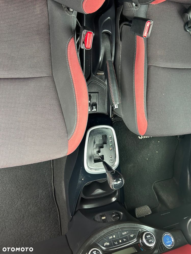 Toyota Yaris Hybrid 100 Selection Platinum - 12