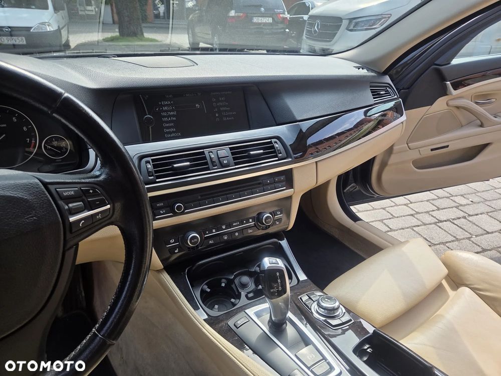 BMW Seria 5 528i - 12