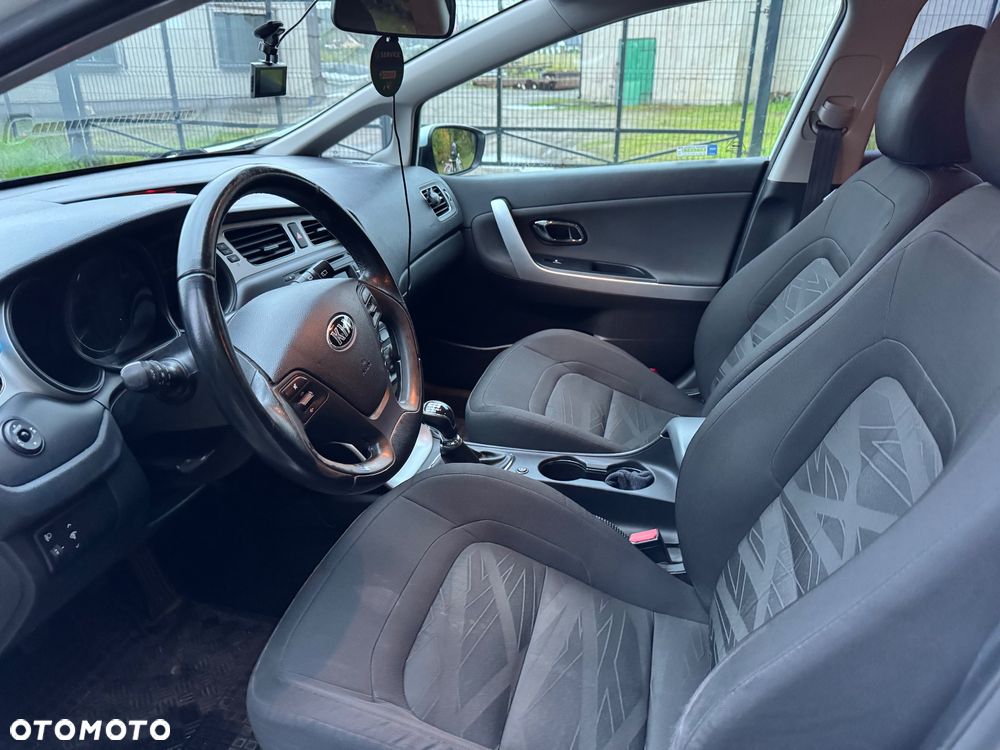 Kia Ceed - 8