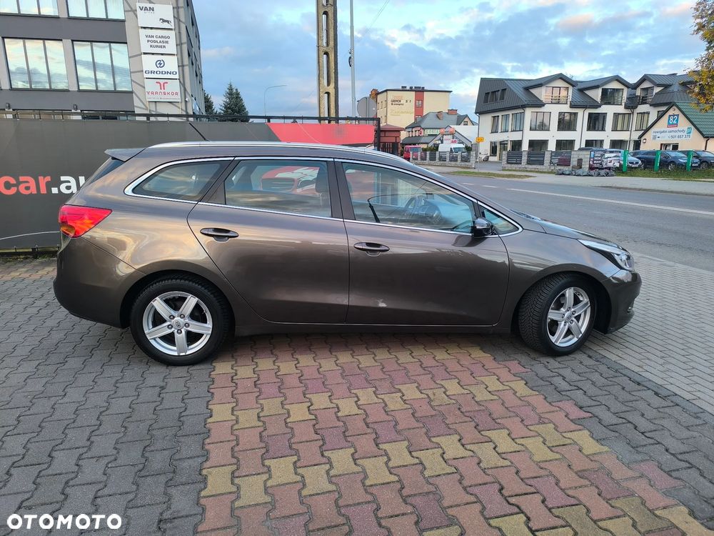 Kia Ceed 1.6 CRDi 128 Dream Team Edition - 2