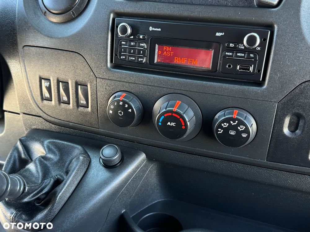 Renault MASTER KONTENER Niskopodwoziowy! Webasto!! Pod Food Truck!  * Auto Kupione w ASO Renault * Gwarancja  *  2,3 145Km * Bardzo oszczędny i dynamiczny silnik * 6-cio Stopniowa Skrzynia Biegów * System Extended Grip *  Lusterko Wide View *  Klimatyzacja * Tempomat * MP3 * Bluetooth * USB * Kamera Cofania * - 22