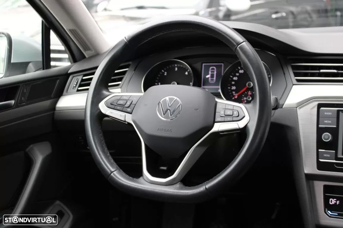 VW Passat 2.0 TDI Elegance - 26