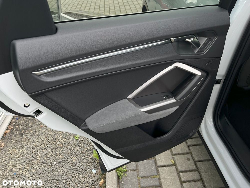 Audi Q3 Sportback - 13