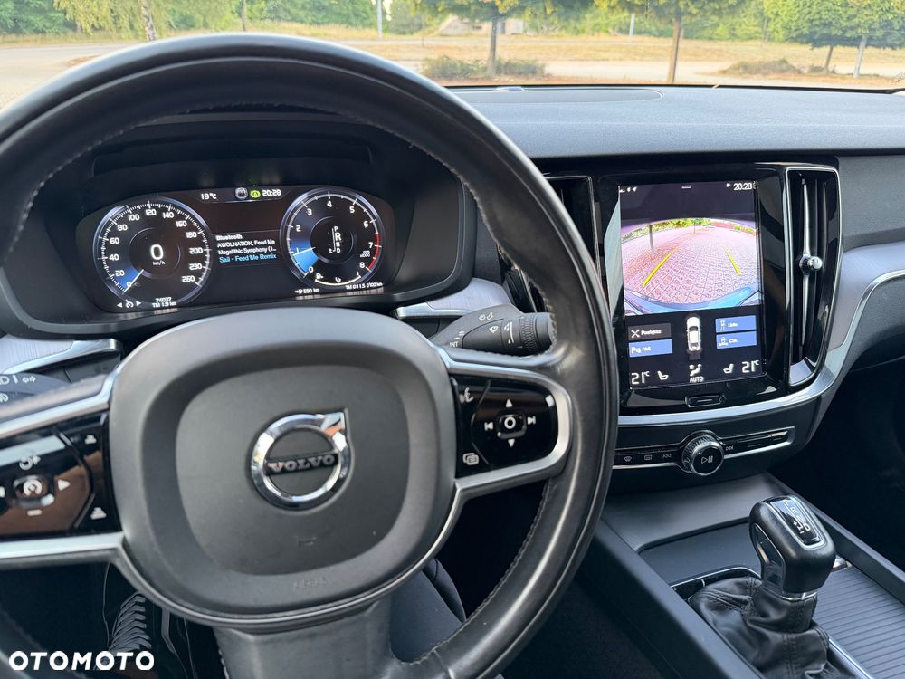 Volvo S60 T5 Momentum Pro - 17