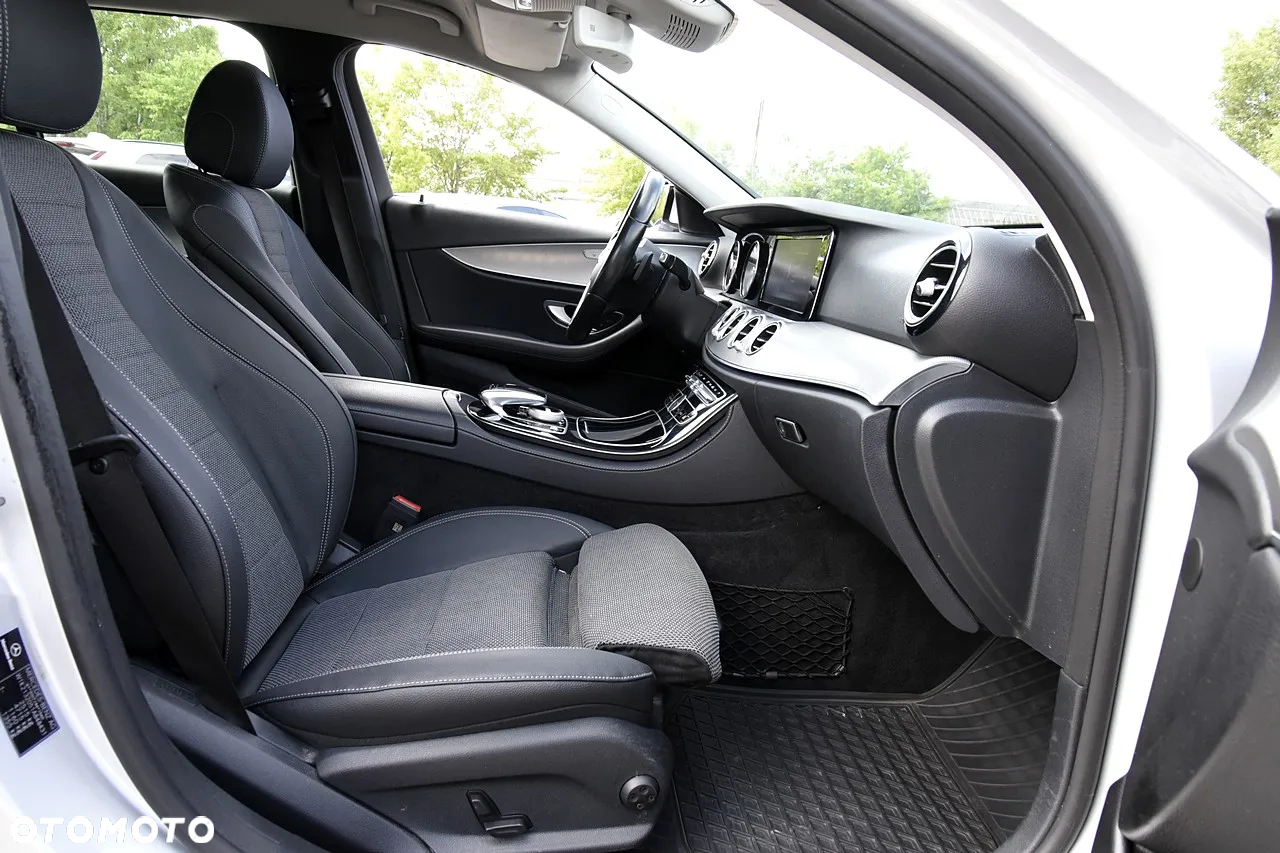 Mercedes-Benz Klasa E 220 d 4Matic T 9G-TRONIC Avantgarde - 11