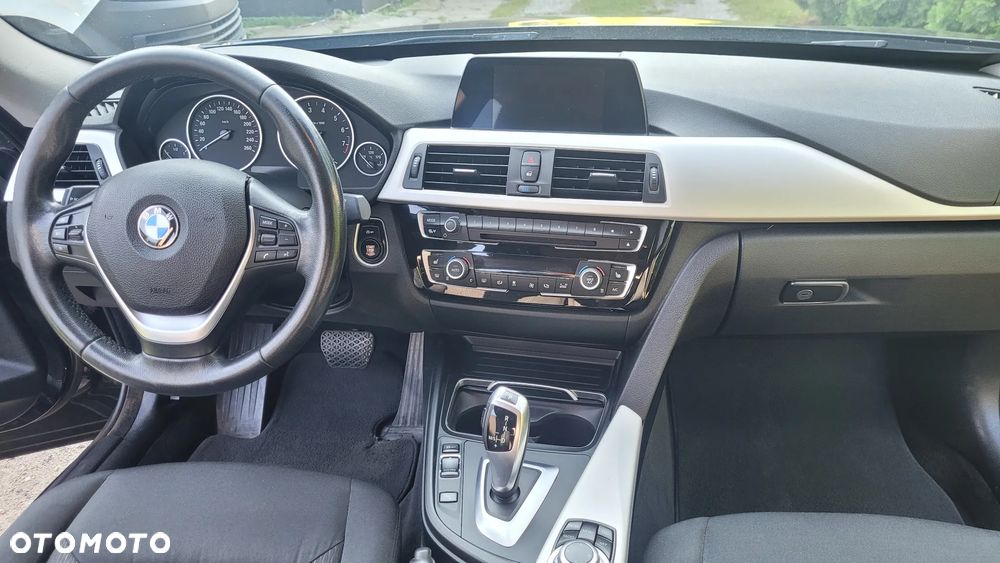 BMW 3GT 320i xDrive - 12