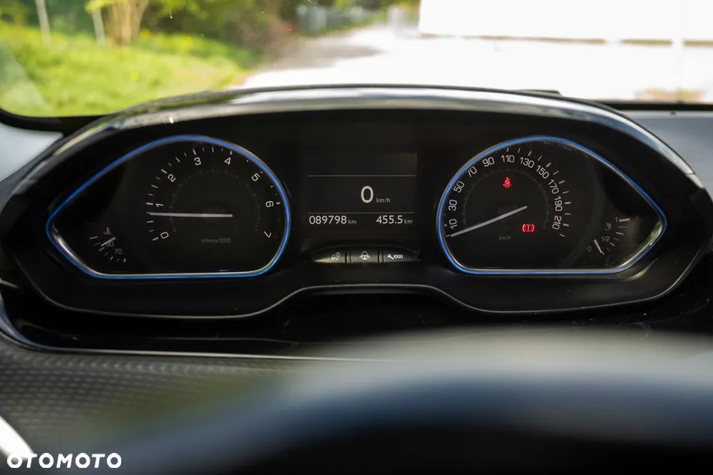 Peugeot 2008 1.2 Pure Tech Style S&S - 27