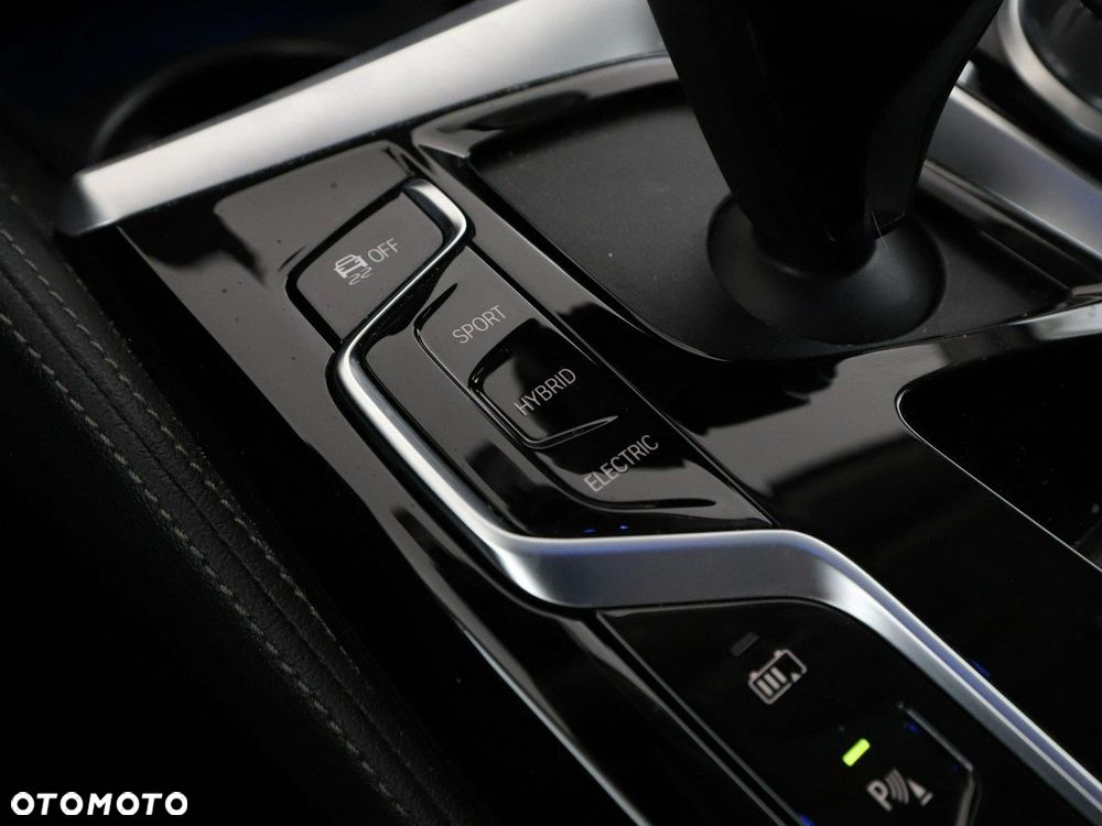 BMW Seria 5 520e Luxury Line - 31