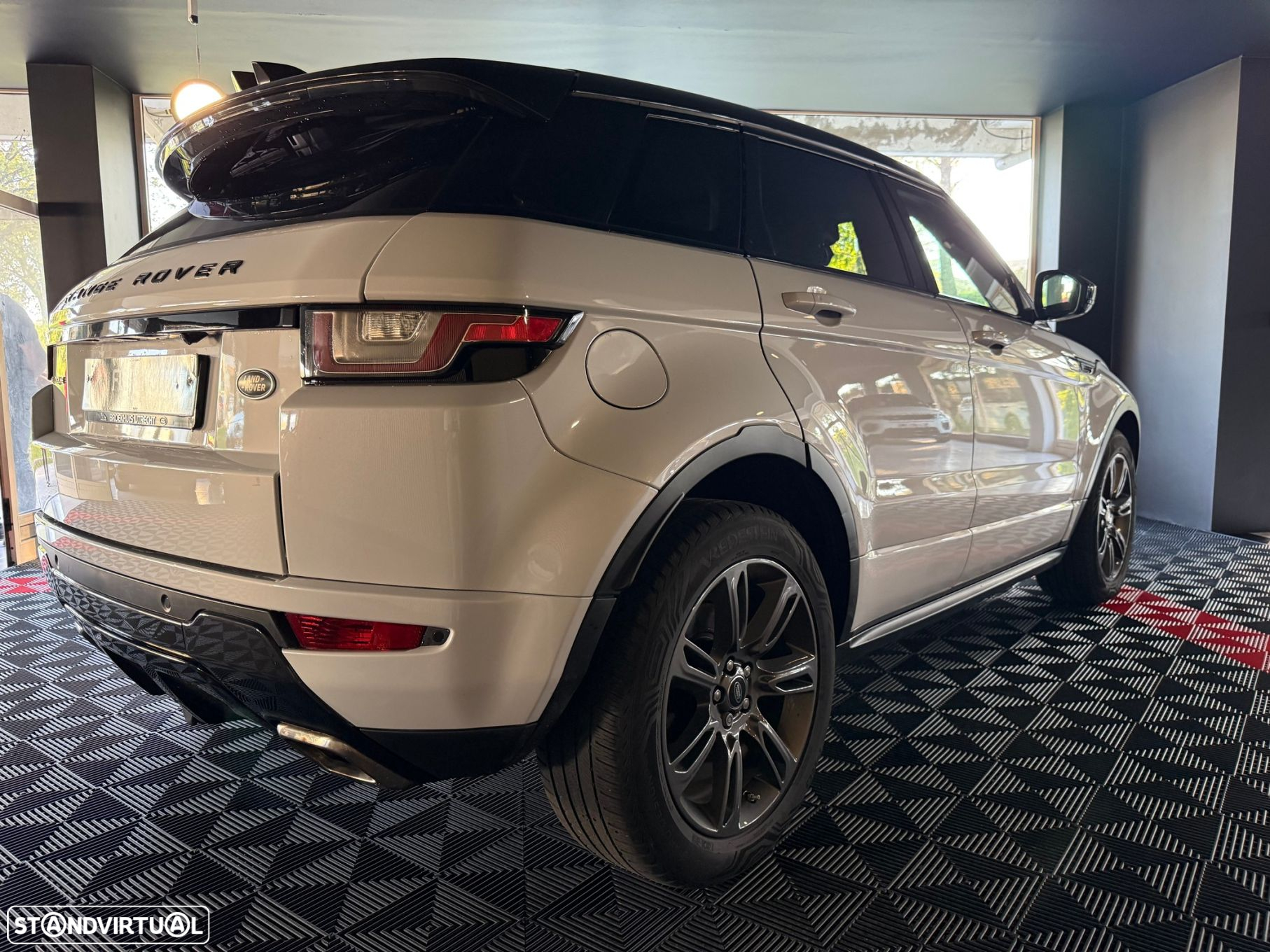 Land Rover Range Rover Evoque 2.0 TD4 SE Dynamic Auto - 10