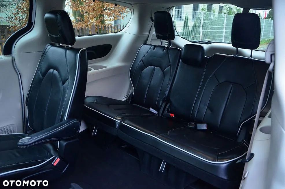 Chrysler Pacifica - 13