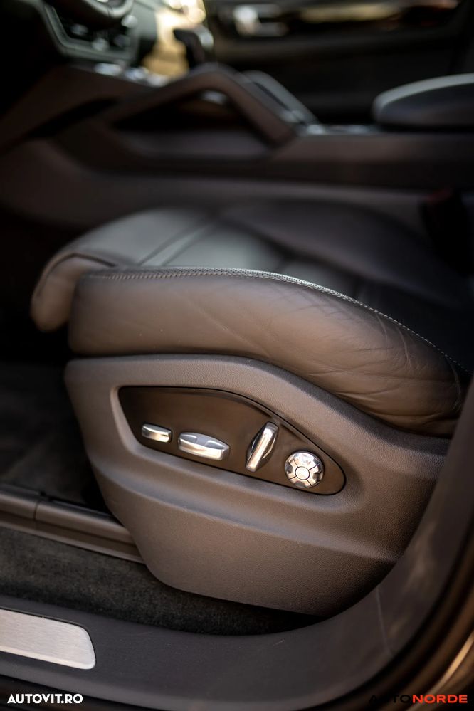 Porsche Cayenne Standard - 32