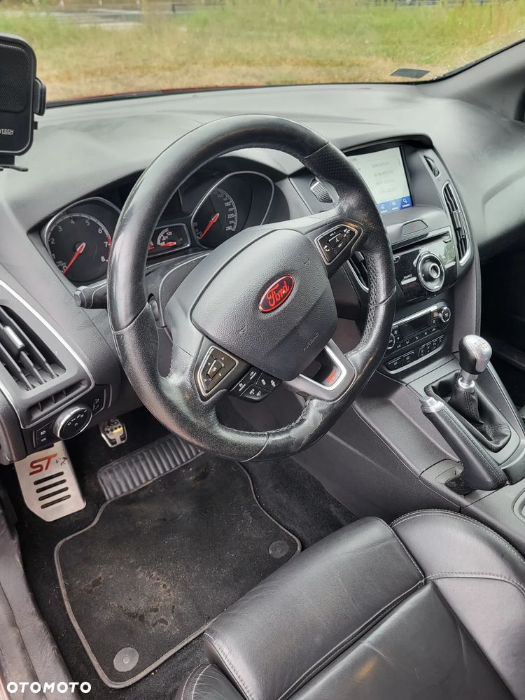 Ford Focus 2.0 EcoBoost ST - 6
