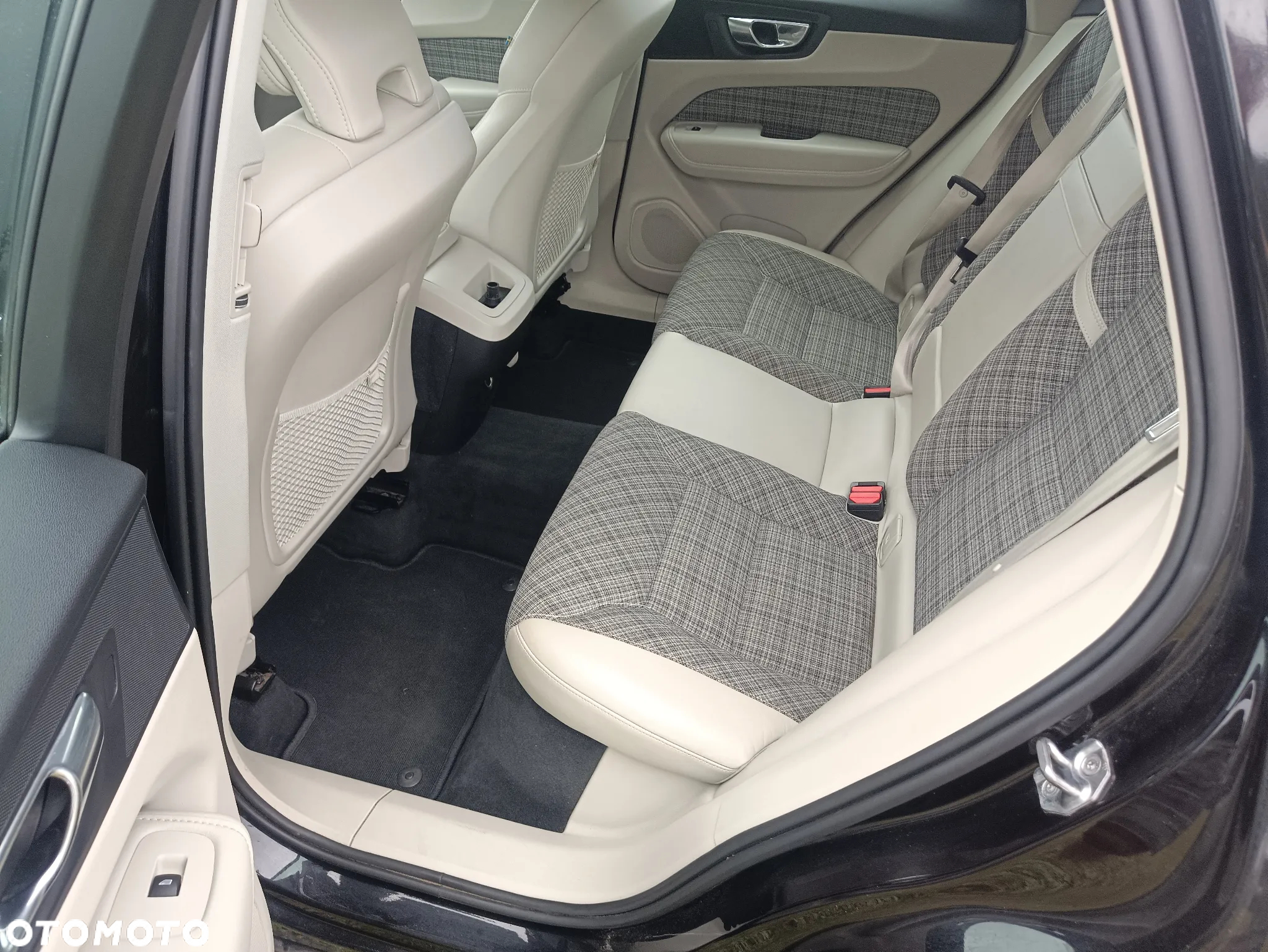 Volvo XC 60 D4 Momentum Pro - 18