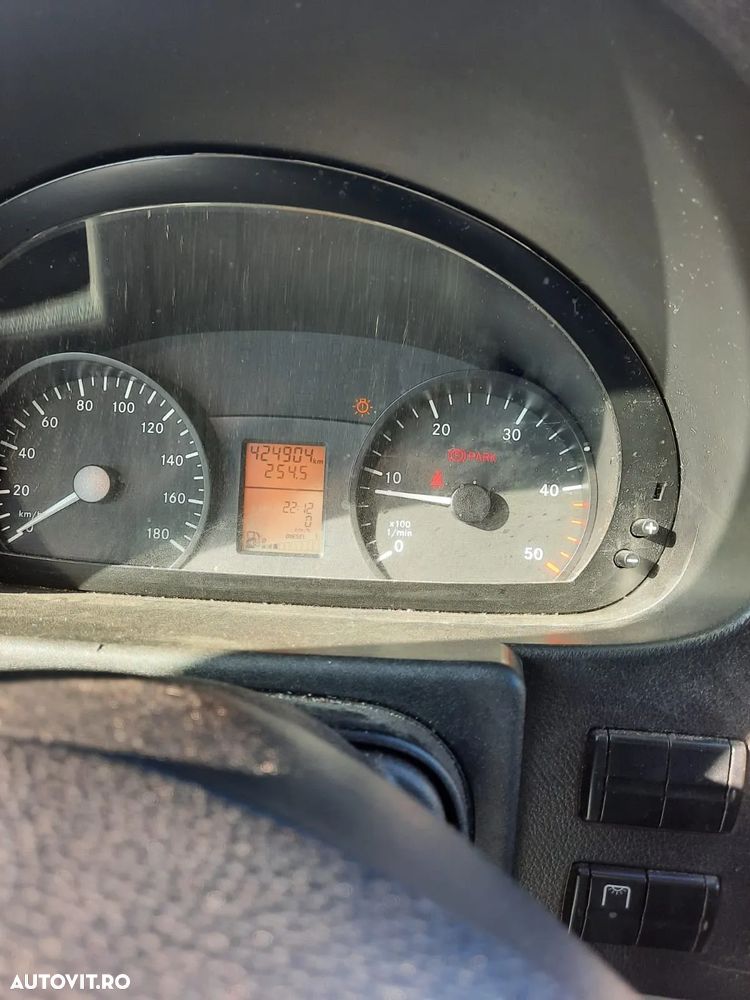 Mercedes-Benz Sprinter - 12