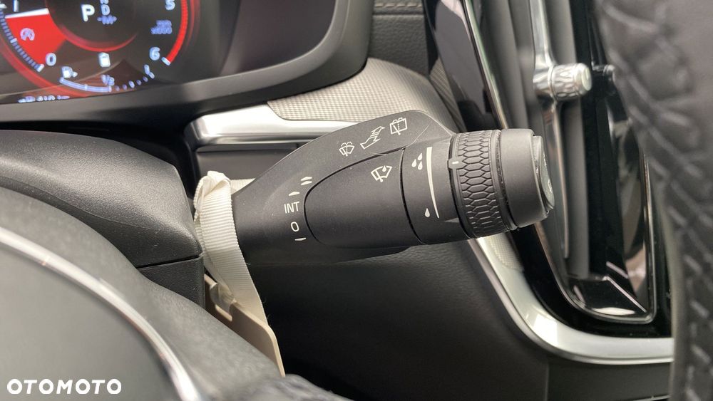 Volvo V60 B4 D R-Design - 23