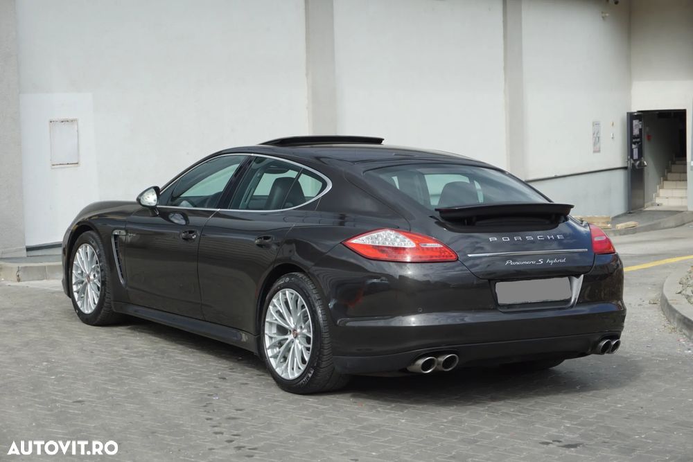 Porsche Panamera - 4