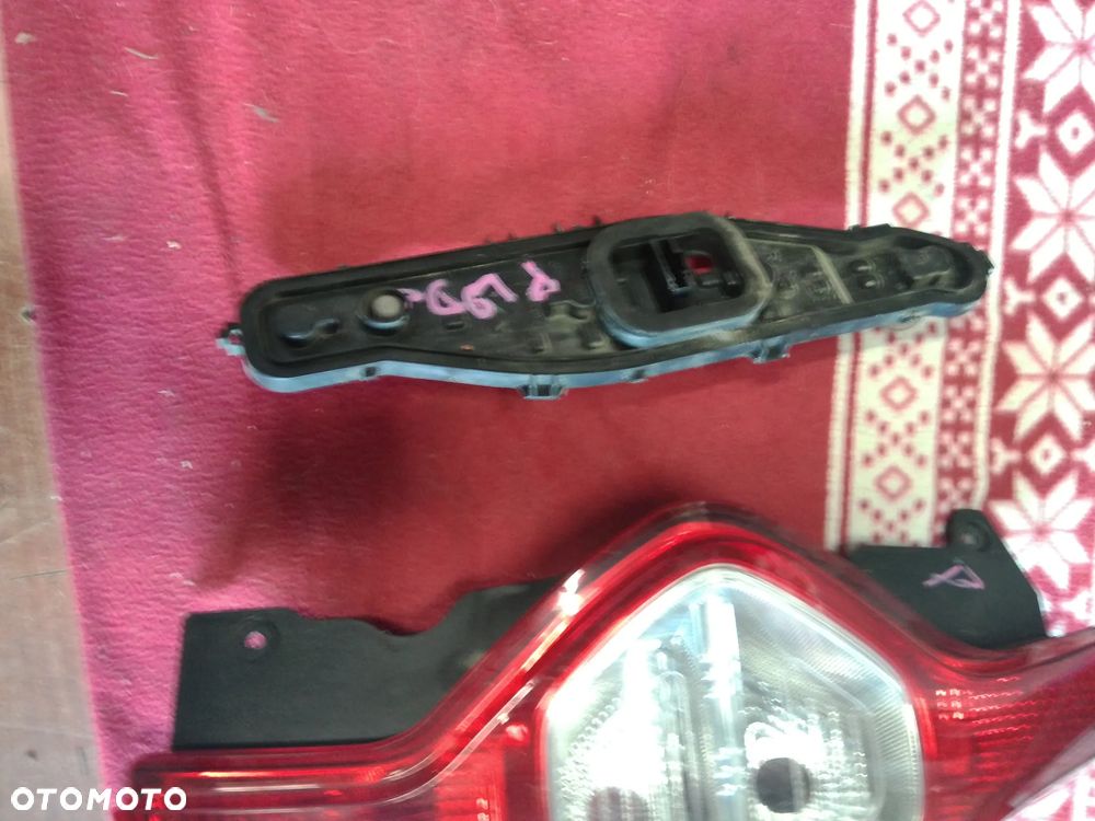 DACIA LODGY LAMPA PRAWA WKLAD ZAROWKI ORAZ INNE CZESCI PYTAC - 3