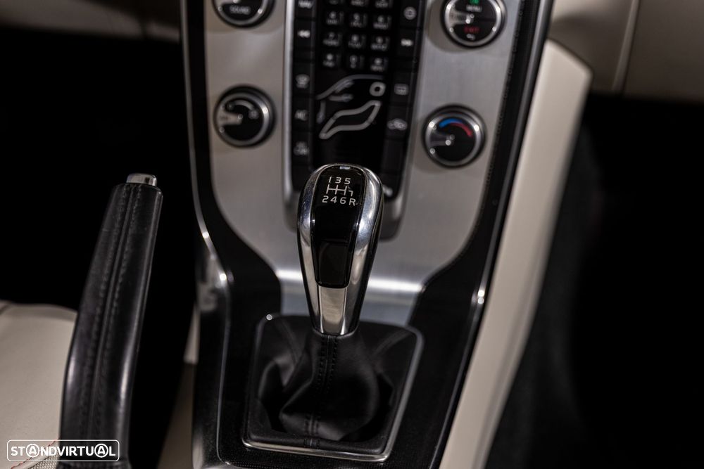 Volvo V40 Cross Country 2.0 D2 - 19