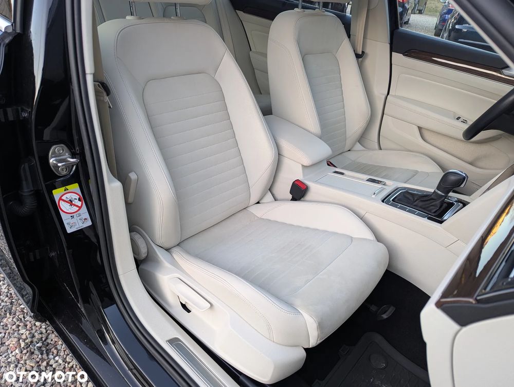Volkswagen Passat 2.0 TDI SCR DSG Highline - 27