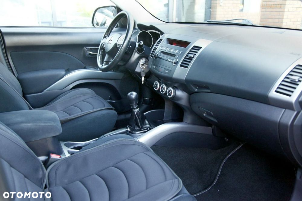 Mitsubishi Outlander - 9
