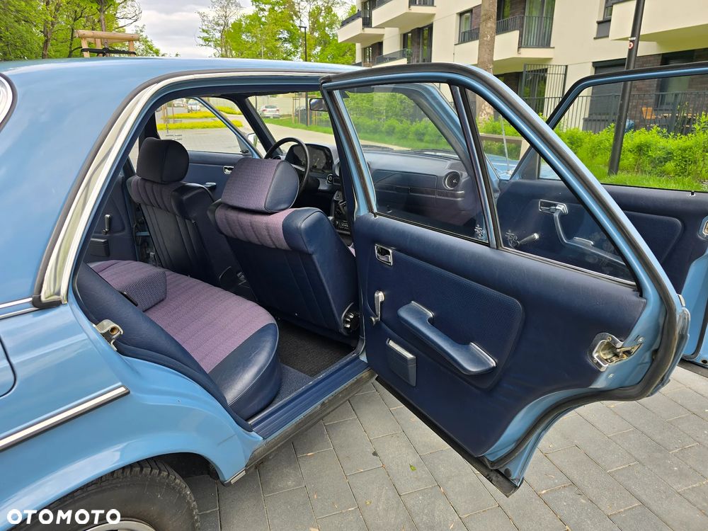 Mercedes-Benz W123 - 15