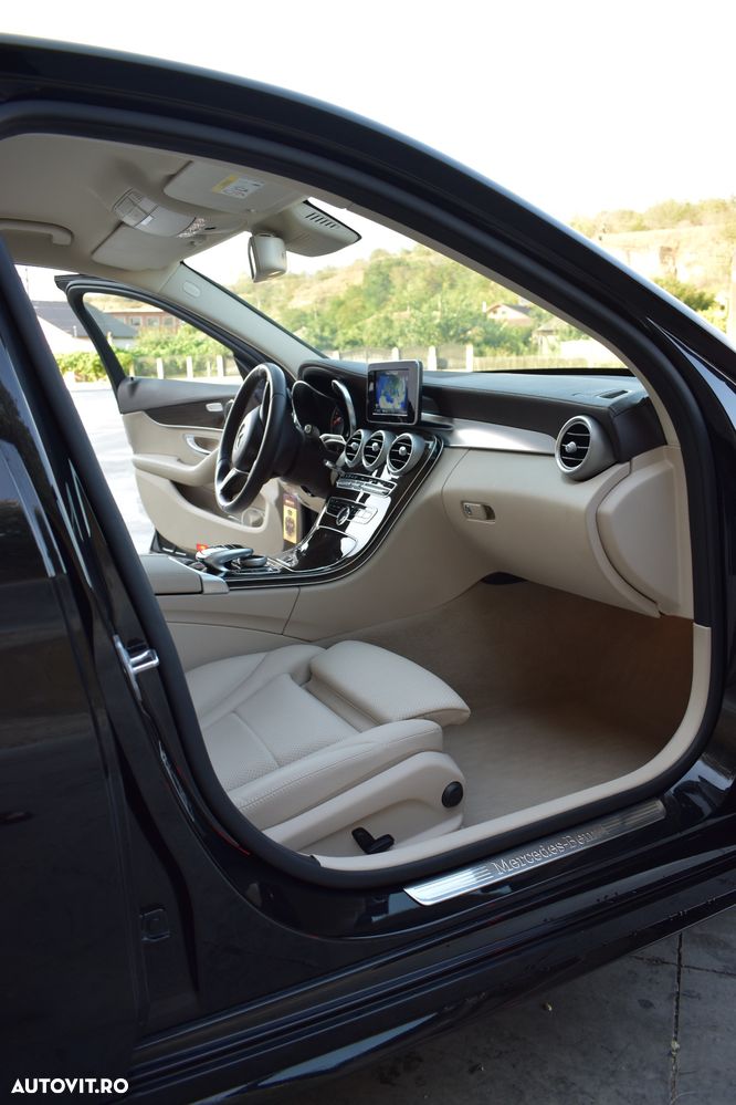 Mercedes-Benz C 220 d T 9G-TRONIC AMG Line - 16