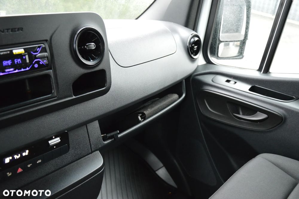Mercedes-Benz Sprinter - 16