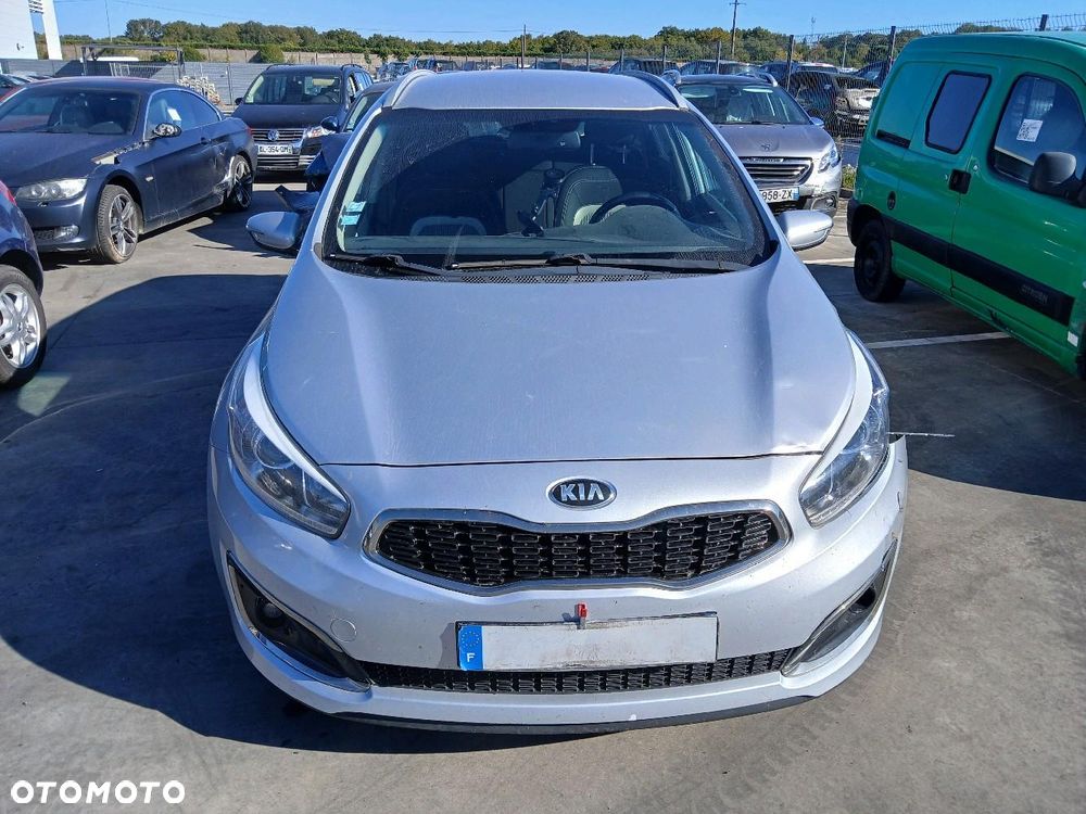 Kia Ceed 1.6 CRDi 136 ISG Vision - 8