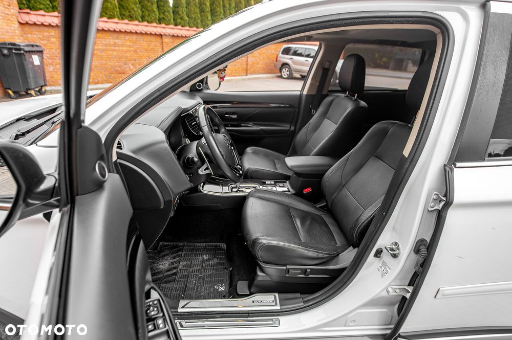 Mitsubishi Outlander 2.2 DID Instyle Navi 4WD - 8