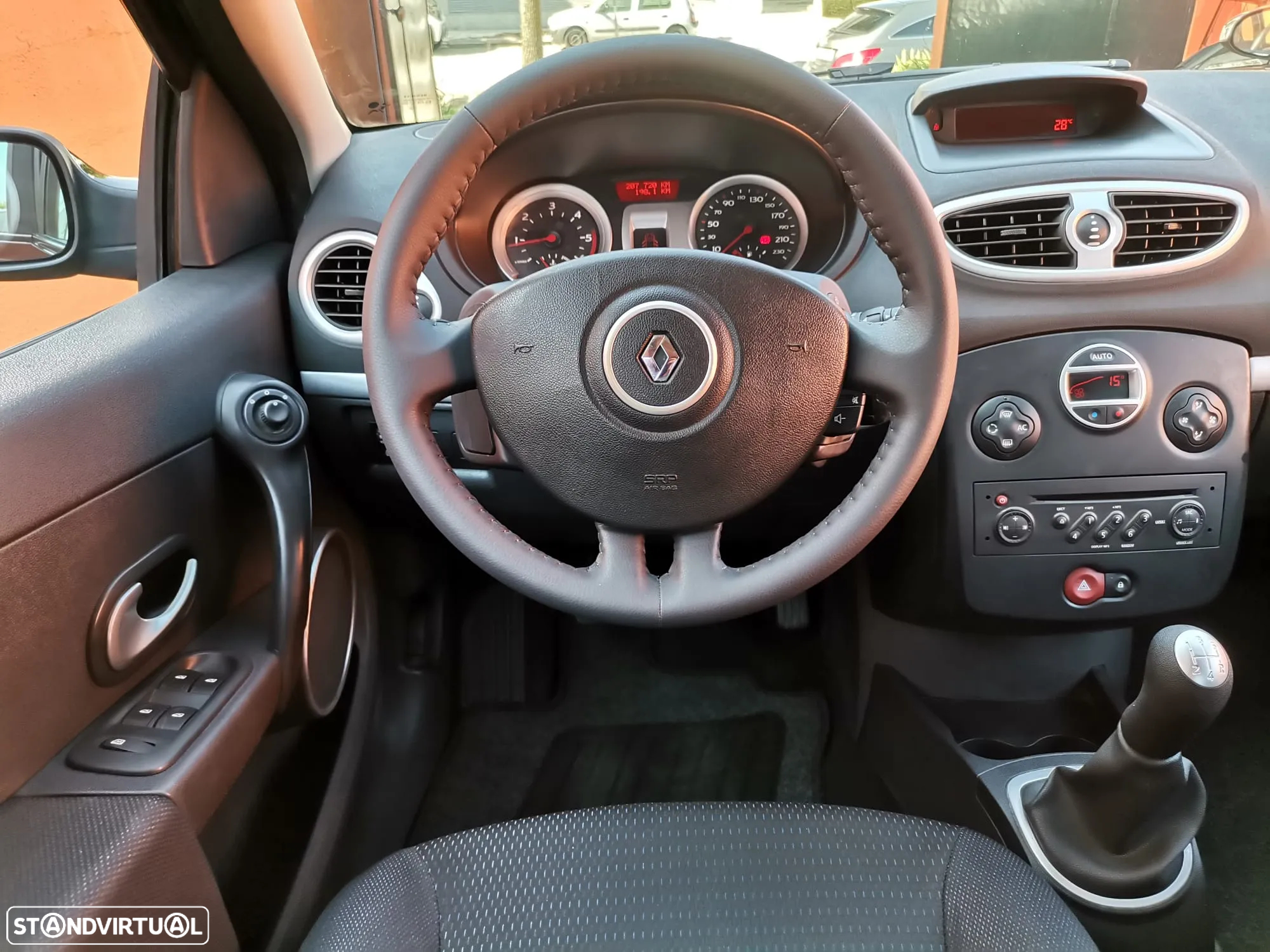 Renault Clio 1.5 dCi Dynamique S - 9