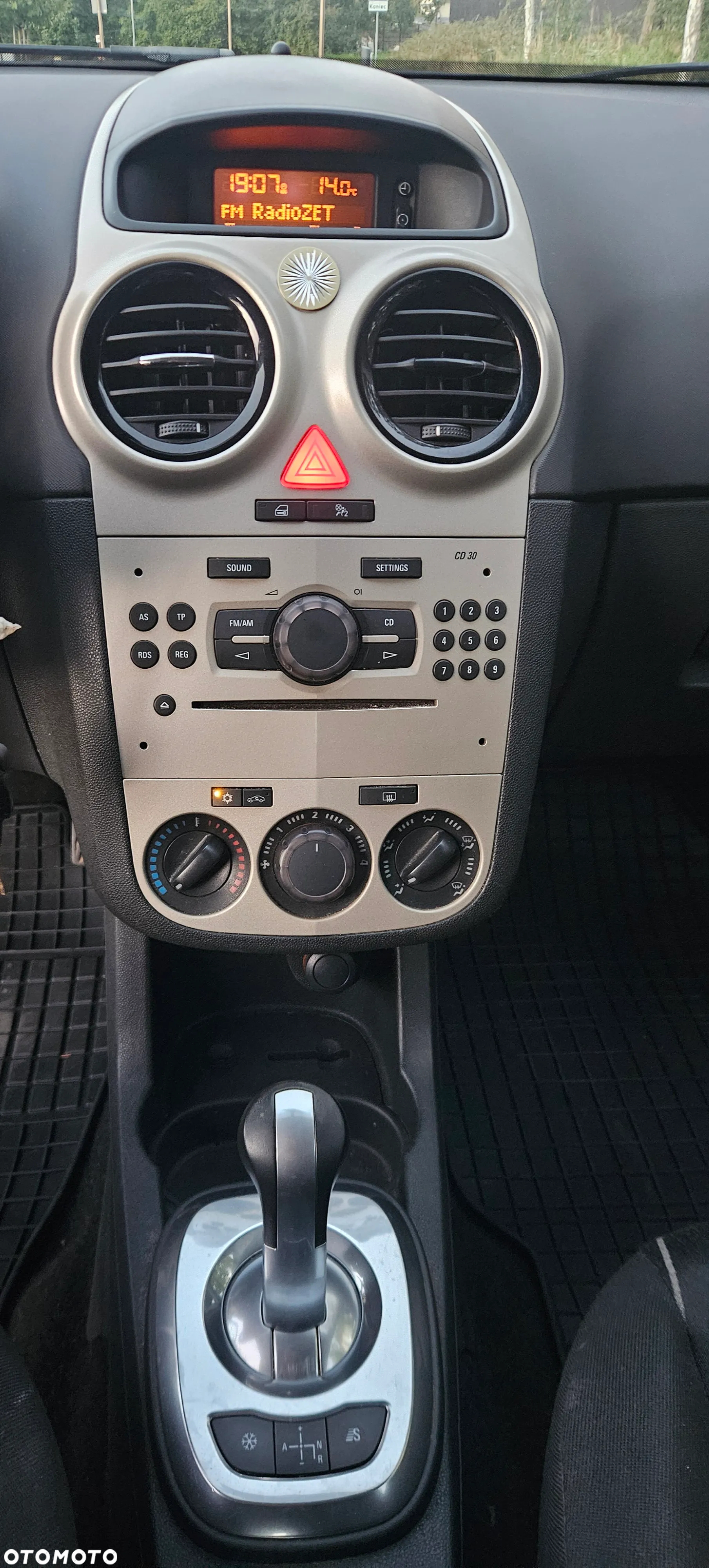 Opel Corsa 1.2 16V Enjoy Easytronic - 9