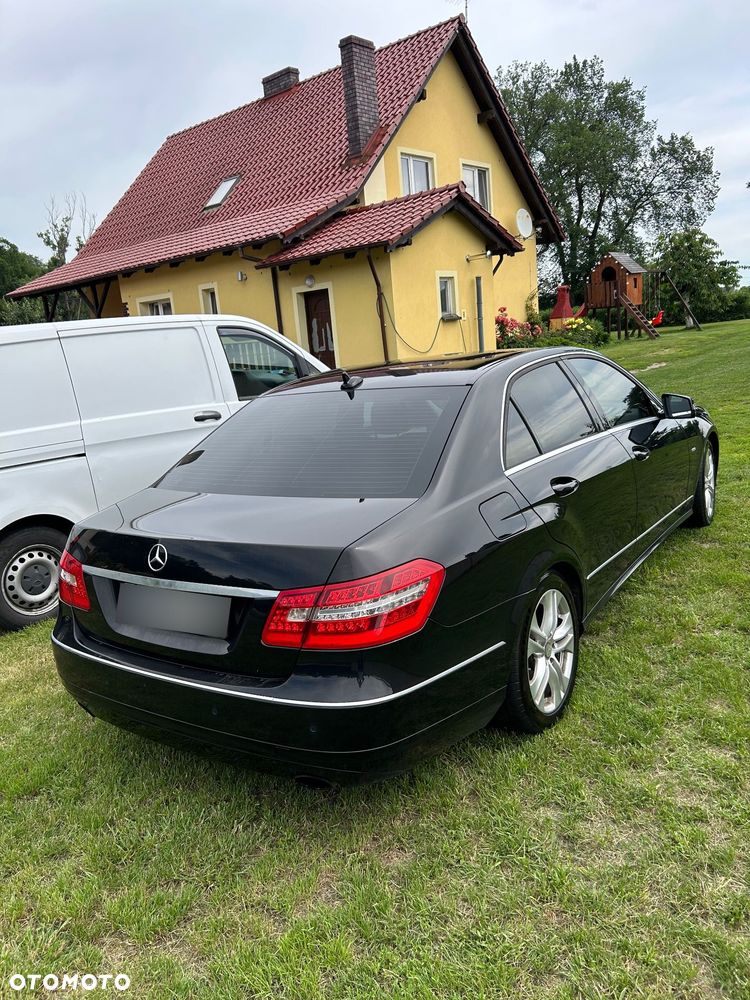 Mercedes-Benz E-Class 2011 photo 3