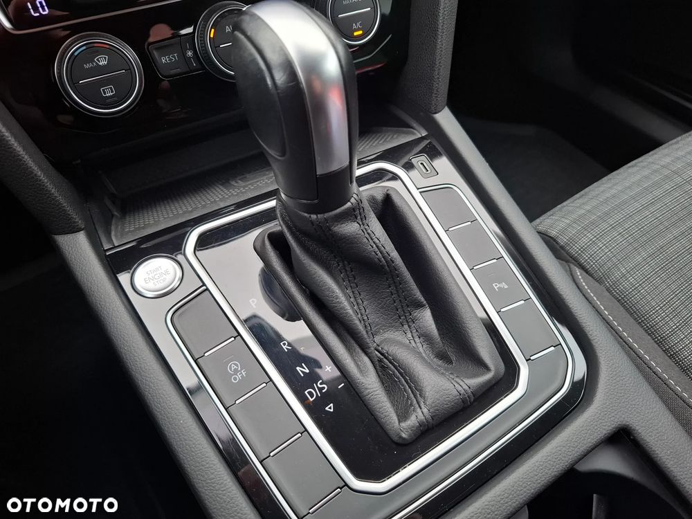 Volkswagen Passat - 23