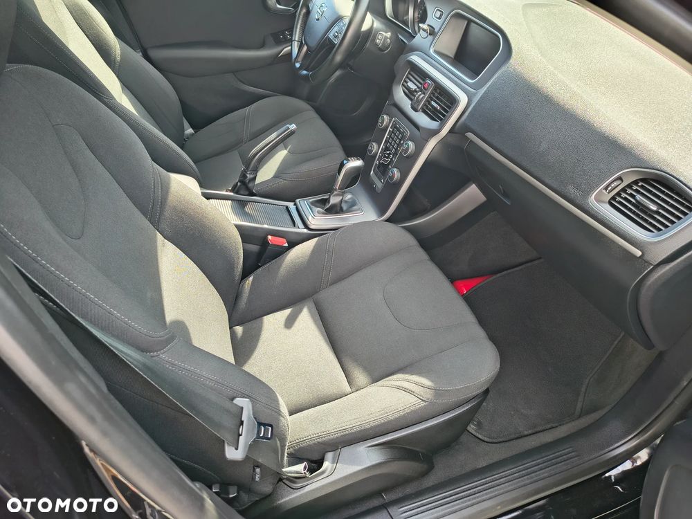 Volvo V40 D2 Momentum - 32