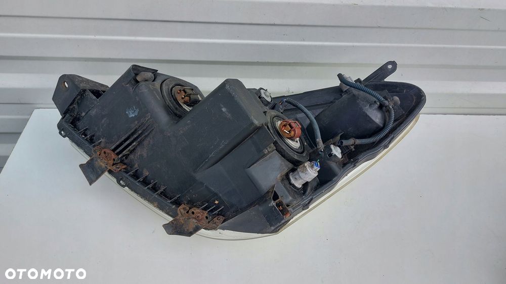 lampa prawy przód prawa przednia toyota corolla verso ii eu - 5