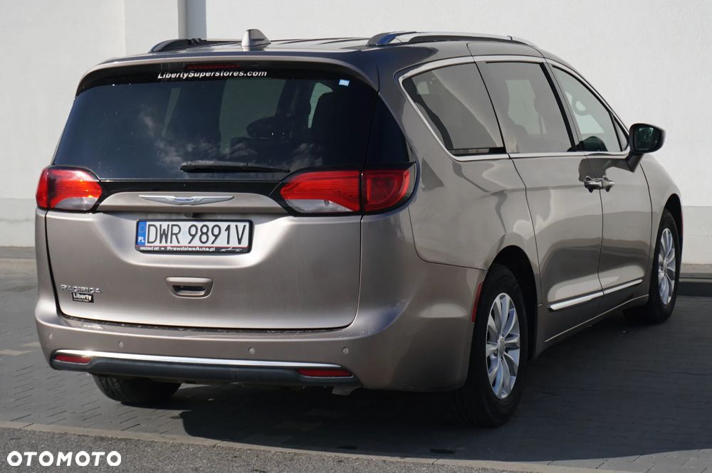 Chrysler Pacifica - 7