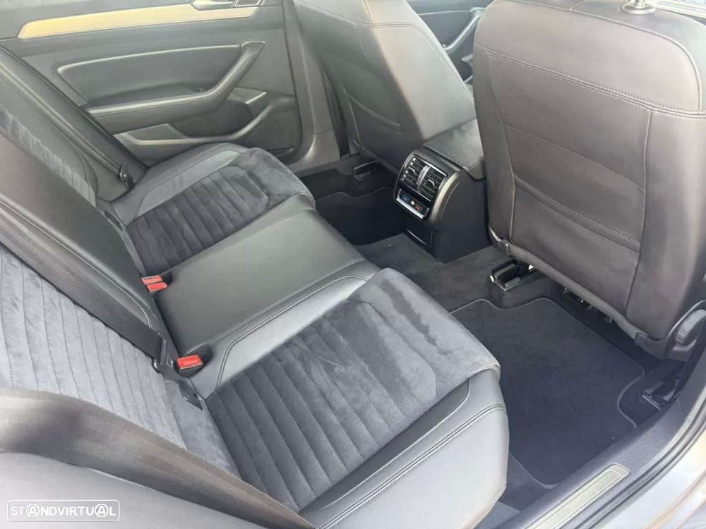 VW Passat Variant 2.0 TDI R-Line DSG - 22