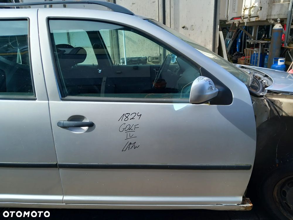 VW GOLF IV DRZWI PRAWE PRZEDNIE PRAWY PRZÓD KOLOR: LA7W - 1