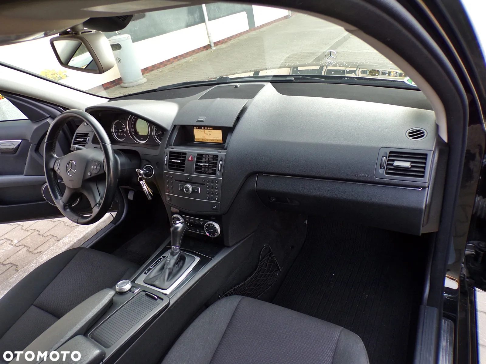 Mercedes-Benz Klasa C 180 T CGI Automatik BlueEFFICIENCY Elegance - 16